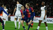 Barcelona goleó a Valencia y se acerca a los líderes