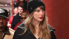 Taylor Swift y el costoso outfit para apoyar a Travis Kelce en el partido contra los Bills