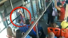 VIDEO: Así es el nuevo método para robar celulares en Mexibús y Metrobús