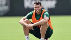 ¡Oficial! Santiago Giménez es nuevo jugador del AC Milan