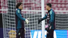 Malagón revela que competencia con Ochoa en Selección Mexicana lo 'cansó' mentalmente