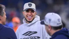 Carlos Salcedo manda mensaje tras su cirugía por lesión en la rodilla