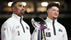 Mahomes y Hurts junto al Vince Lombardi