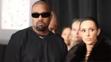 Kanye West junto a su esposa Bianca Censori