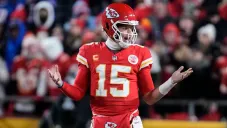 ‘Coach’ Castillo sobre la protección de la NFL a Patrick Mohames: “Hay que cuidar a las estrellas”