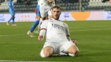 Santiago Giménez se une a 'club' de mexicanos que debutaron con gol en Serie A