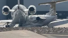 VIDEO: Dos aviones privados chocan en el aeropuerto de Arizona y dejan un muerto