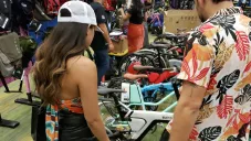 En el evento también venderán accesorios de todo tipo para los ciclistas.