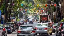 Preparan ley contra 'franeleros' para evitar cobros excesivos por un lugar de estacionamiento