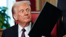 Donald Trump firma una orden ejecutiva