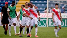 Futbolista en Costa Rica protagoniza beso