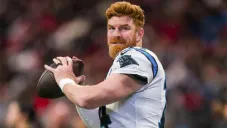 Panthers renuevan al veterano QB Andy Dalton para respaldar a Bryce Young