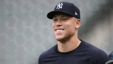 ¡Se enojó el Señor Juez! Aaron Judge mandó a callar a fanáticos con tremendo swing