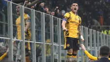 Inter de Milán logra sufrida victoria ante el Genoa de Johan Vásquez