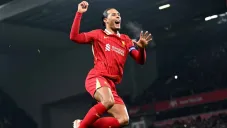 Virgil Van Dijk asegura que quiere seguir jugando con Liverpool