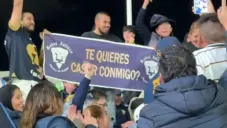 Aficionado propone matrimonio en el Clásico Capitalino