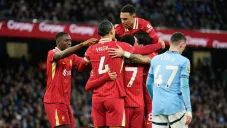 Liverpool acaricia el título de Premier League al vencer a Manchester City