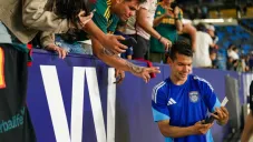 'Chucky' Lozano regala camiseta a pequeño aficionado tras debut en MLS