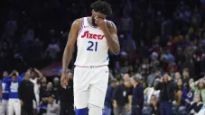 Joel Embiid sigue con molestias