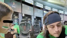 Santos Laguna y Carlos Acevedo le regalan emotivo momento a joven aficionado