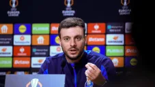 Martín Anselmi, irritado e impaciente con los periodistas en conferencia de prensa