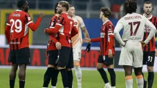 Prensa italiana revienta al Milan de Santiago Giménez