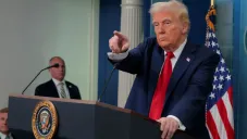 Donald Trump pone pausa a aranceles