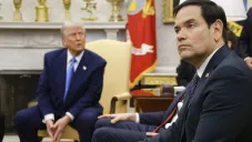 Trump restringe visas a funcionarios de países que “faciliten” entrada de inmigrantes a EE.UU.