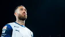 ¡Humilde! Sergio Ramos come a las afueras de C.U. con sus compañeros de Rayados