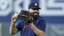 Tigres firman al lanzador mexicano José Urquidy por un año y un millón de dólares