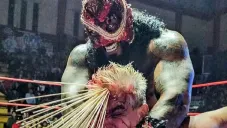 DMT Azul y Joe Líder castigan a Shoker en pelea en la Arena Neza