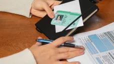 El trámite requiere de un costo dependiendo del estado donde vivas.