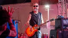 El rockero será sustituido por Jay de la Cueva este fin de semana.