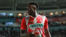 Diber Cambindo salió del juego de Necaxa vs León noqueado