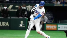 Shohei Ohtani conecta un largo jonrón en su regreso a Japón