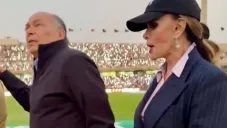 Antonio Pérez, papá de Checo, y Lucía Méndez asisten juntos al partido Pumas