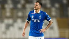 Lokomotiv de César Montes vence a Dinamo de Luis Chávez en Derbi de Moscú