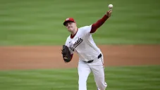 Rangers firman al veterano Patrick Corbin para cubrir vacío en rotación de abridores