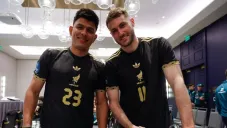 Santiago Giménez hace meme con Jesús Gallardo sobre nueva playera del Tri