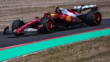 Hamilton ganó con Ferrari la sprint en China; Liam Lawson finalizó P14