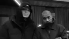 El mexicano acudió a los estudios del exesposo de Kim Kardashian a grabar el tema.