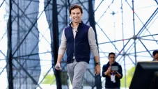 Checo Pérez vuelve a rodar