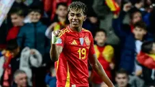 Lamine Yamal responde a críticas de Van der Vaart con festejo de gol ante Países Bajos