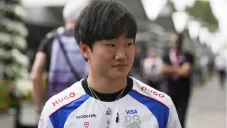 Red Bull no hará más cambios de pilotos y Tsunoda terminará la temporada, afirma Helmut Marko