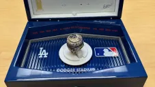 Los Angeles Dodgers rinden homenaje a Fernando Valenzuela