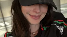 Anne Hathaway festejó el regreso de Bukayo Saka con publicación en redes sociales