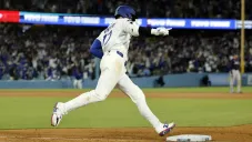 Jonrón de Ohtani completa la remontada de Dodgers sobre Braves para registrar inicio de 8-0