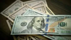 Precio del dólar hoy 8 de abril: El peso mexicano le descuenta centavos al billete verde