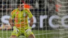 'Dibu' Martínez, hundido y destrozado tras derrota ante PSG en Champions