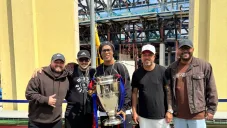 ¡Nostalgia! Ronaldinho visita museo y nuevo estadio del Barcelona